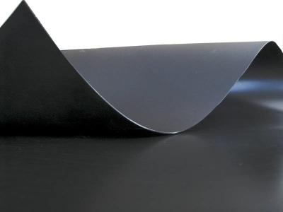 China Hoja Geomembrane bituminoso 1.5m m 2m m del trazador de líneas del HDPE de la charca de la presa del vertido en venta