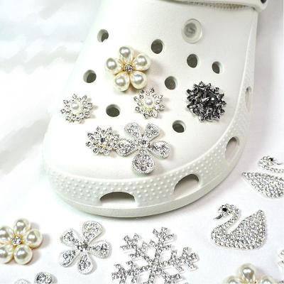 China Popular Girl's Full Heart Pearl Diamond Flower Hole Shoes Flower Buckle Accessories DIY Crystal Epoxy Cream Shell Jewelry Material for sale