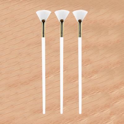 China Fan Brush Custom Logo Makeup Brushes Wooden Face Mask Brush Wholesale White Fan Brush For Face Mask for sale