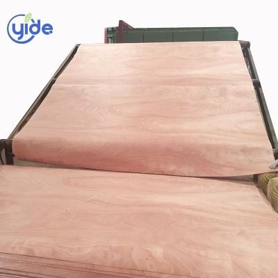 China Outdoor Plywood Gabon Factory Okume Veneer 0.6mm Okouma Veneer for sale