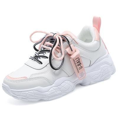 China 2022 Fashion Trend All-match Fashion Mesh Running Shoes Girls Soft Thick-soled Sports Shoes for sale