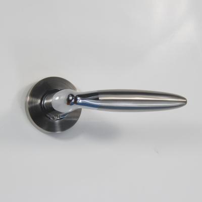 China Simple Zink Style Lever Zinc Alloy European Interior Door Handle On Round Rose for sale