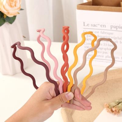 China Simple Plastic Decoration Women Headband Teeth Wavy Hair Circle For Girls Washing Makeup for sale