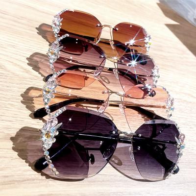 China 2022 Fashion Brand Design Vintage Rhinestone Glass Gradient Rimless Cutout Sun Glasses Retro Rimless Men Women Female Sunglasses for sale