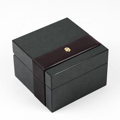 China Single Watch Packaging High End Black Lacquer Wooden Watch Gift Box Luxury Carbon Fiber Paint Wooden Watch Storage Box for sale