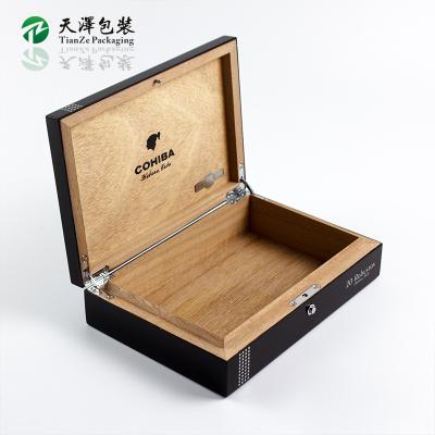 China Handmade Factory Wholesale Wooden Cigar Box Cedar Wood Cigar Box Custom Cigar Humidor for sale