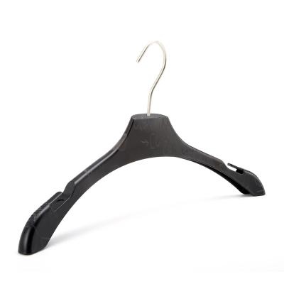 China Behind Doors/On Walls Hot Selling Rotatable Non-Slip ABS Grooved Plastic Wide Shoulder Hanger for sale