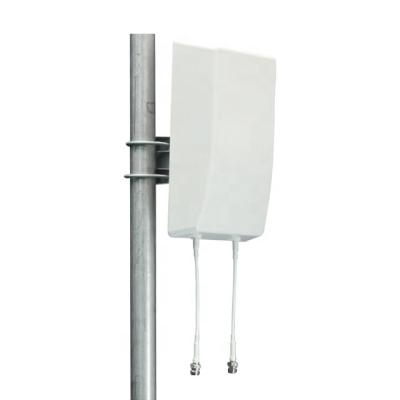 China 698--4000 MHz 15dBi Directional Panel Pctel Antenna for Huawei 5G H112 and TS9 Connectors Antennas for Communications ANT0640D15S-XP for sale