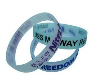 China Lovely Silicone Wristband / Customized Silicone Bracelet Print Logo for sale