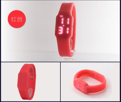 Chine Style fait sur commande rouge de bracelet/carte/lanière d'entraînement d'instantané de 2GB/4GB USB à vendre