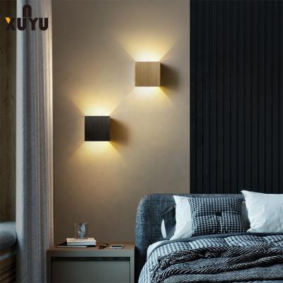 China Luz cuadrada cepillada multicolora 1080lm de la pared arriba y abajo de la iluminación en venta