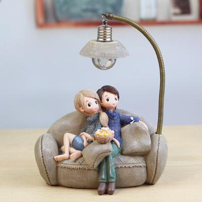 China Europe Lovers Figure Decorations, Boys And Girls Night Lights Mothers Day Small Souvenir for sale