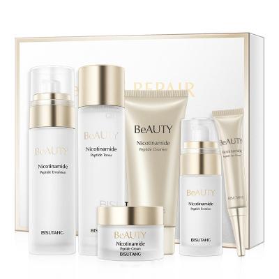 Cina BISUTANG Women Anti Aging Beauty New Facial Gift Kit Nicotinamide Peptides Korean Brightening Private Label Face Skin Care Set in vendita