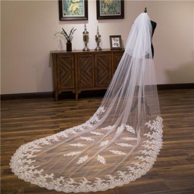 China New Styles Customized Two Layers Appliqued Lace 3.5m*1.8m Tulle Bridal Wedding White Veil With Hair Comb for sale