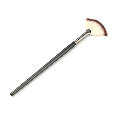 China Fan brush hot selling your own brand makeup brush blush small propeller-shaped blush face powder brush for sale