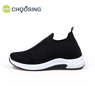 China 2022 Spring and Autumn Casual Shoes Trend All-match Sports Shoes Women's Breathable Flight Woven Mesh Shoes Fashion Trend for sale