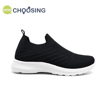 China 2022 fashion trend shoes for women new styles comfortable light and men's running shoes breathable outdoor sports knitted shoes ladies for sale