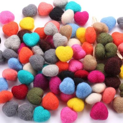 China Eco - Friendly Colorful Handmade Photography Props Felt Heart Ball For Christmas Decoration for sale