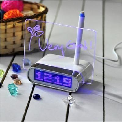 China LCD Digital Alarm Clock Thermometer + 4-Port USB HUB + Message Board Green Light for sale