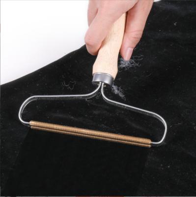 China Viable wholesale high quality wooden manual clothing, hair removal razor, portable pet fiber remover for sale