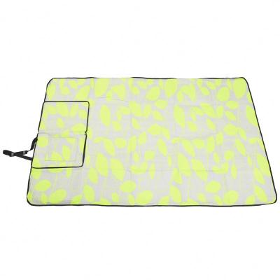 China Portable Outdoor Picnic Blanket All Seasons Foldable Waterproof Picnic Foam Filling Mat Outdoor Blanket for sale