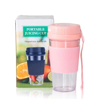 China Outdoor Wholesale USB Rechargeable Portable Outdoor Juicer Blender For Fresh Fruit for sale