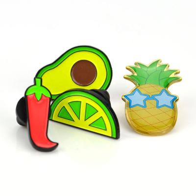 China Europe Personalized Die Struck Metal Arabic Lapel Pins Badge Custom Fruit Food Shape Soft Enamel Pins Te koop