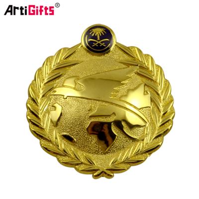 China Custom High Quality 3D Badge Maker Gold Plated Metal Badge With Box en venta