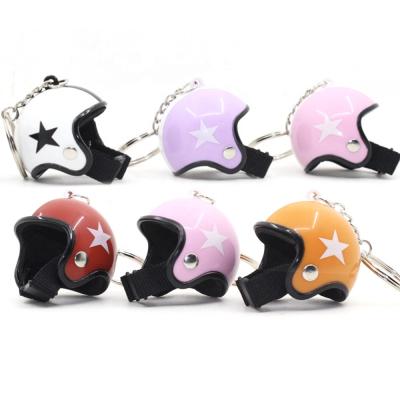 Cina Promotional Gifts Lock Ring Factory Plastic Key Chain Cheap Cool Motorcycle Mini Helmet Safety Cap Keychain in vendita