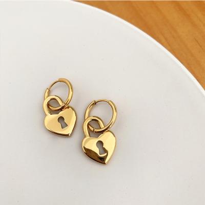 China Eco-Friendly Lead Free Titanium Nickel Free Gold Drop Lock Huggie Stainless Steel Earring Stainless Steel Love Heart Dangle Earring for sale