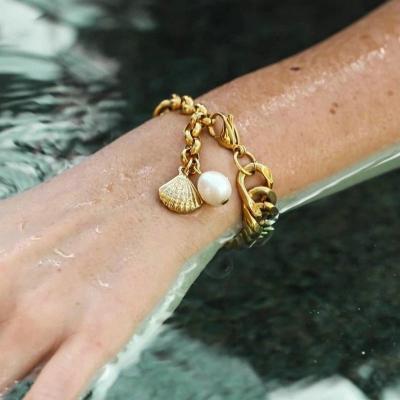 China Fashion Classic Stainless Steel Shell Freshwater Pearl Bracelets For Women 18K Gold Plated Channel Bracelet Charm Cuban Chain Chunky Bracelets for sale