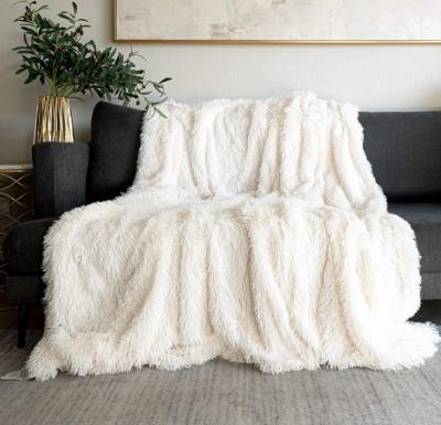 China Sustainable Luxury Soft Fluffy Fur Long Hair Faux Fur Throw Blanket Decorative Blanket For Couch for sale