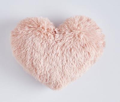 China Sustainable Shaggy Plush Faux Fur Cute Fluffy Heart Pillow Soft Throw Cushion for sale