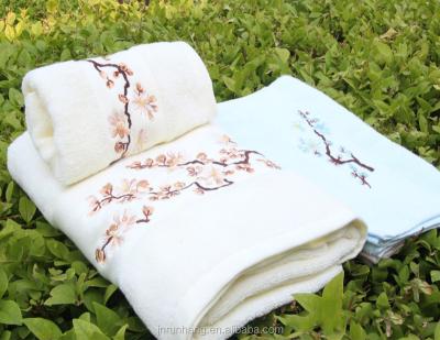 China Eco-friendly Custom Embroidered Logo Cotton Dobby Border Hotel Towel Set for sale