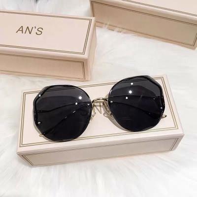 China 2021 New Trend Ocean Trend Design Gradient Luxury High Quality Mirror Lens Rimless Women Sunglasses for sale