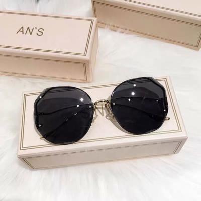 China 2021 High Quality Fashion Tea Gradient Sunglasses Women Ocean Water Cut Balanced Glass Metal Curved Sun Temples UV400 Glasses Female for sale