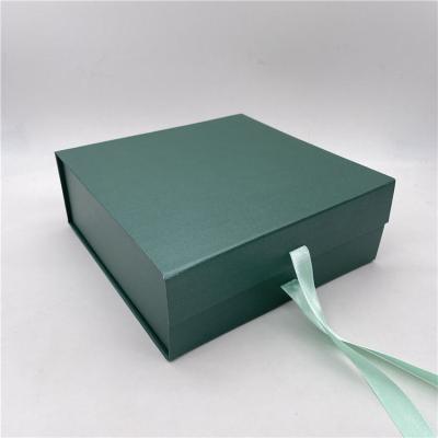 China Custom Matt Recyclable Folding Art Gift Box Made of Art Paper and Cardboard Magnetic Folding Gift Box for sale