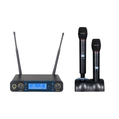 China Powerful Stage PRO Microphone U32 UHF Background Wireless Microphone Disco High Handheld Audio Microphone for sale