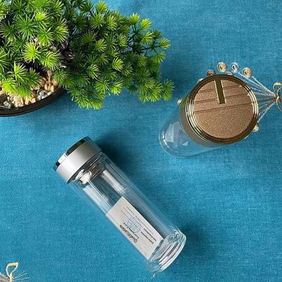 China Sustainable Reusable Eco-friendly High Borosilicate Double Wall Insulated Clear Glass Water Bottle with Tea Infuser for sale