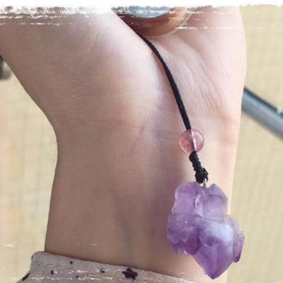 China Modern Natural Strawberry Quartz Stone Crystal Stone Europe Amethyst Pendant Cluster Crystal Key Chains for sale