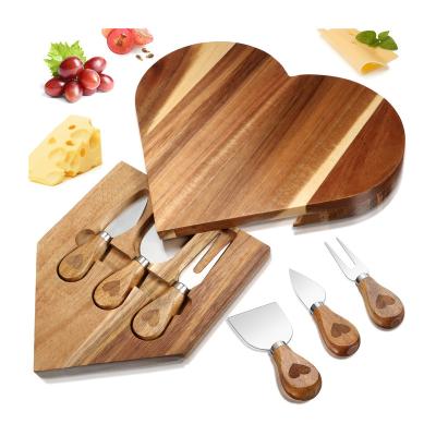 China Sustainable Charcuterie Boards Heart Shaped Cheese Board , Mothers Day Acacia Wood Cheese Platter Small Cheese Servers Home Wedding Gifts for sale