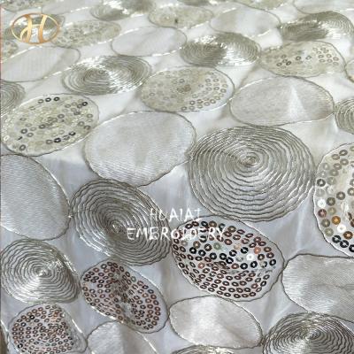 China Other ROUND SILVER SHEER ROPE AND SEQUIN TABLECLOTH FOR WEDDING for sale