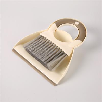 China Plastic Mini Hand Broom And Dustpan Personal Computer Keyboard Home Cleaning Brush Set For Corner for sale