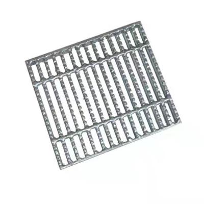 China Traditional Galvanized Driveway Steel Grating Heavy Duty Metal Supporting Bar Steel Grating Serrated Steel Mesh for sale