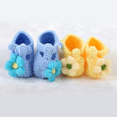 China New Design Lightweight Winter Baby Warm Cute Crochet Newborn Shoes for sale