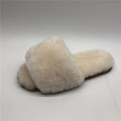 China Cushioning Wholesale Pure Wool Slippers Ladies Fashion Wear All-match Non-slip Plush External Slippers for sale