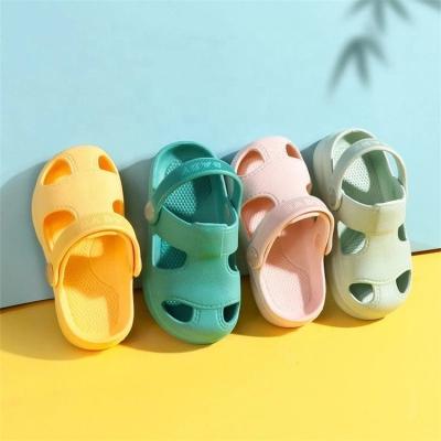 China New Summer Baby Hole Slip On Shoes 2022 Children Old Boys Girl Beach Soft Sandals Non - Slip Floor for sale