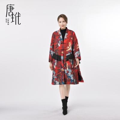 China 2020 New Chinese Style Tang Suit Breathable Red And Green Long Warm Silk Down Coat for sale