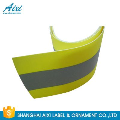 China Pvc ontruimt 2*1CM de Elastische Weerspiegelende Weerspiegelende Stof van de Kledingsband Te koop