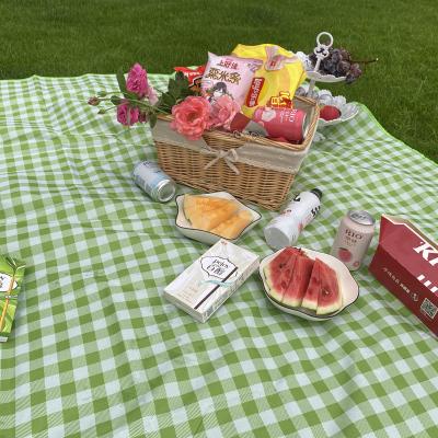 China Wholesale High Quality Washable Portable Picnic Mat Moistureproof Plaid Large Picnic Foldable Mat for sale